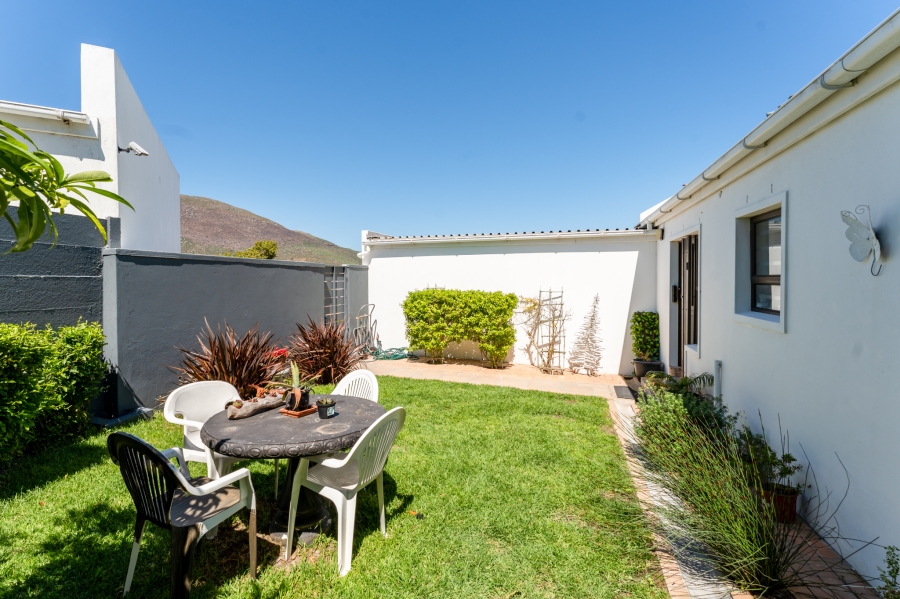 To Let 2 Bedroom Property for Rent in Fish Hoek Western Cape